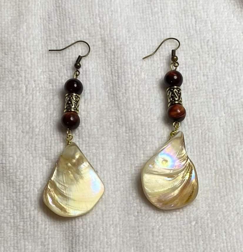 White Tear Drop Shell with Tigers Eye beads